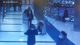O tânără a găsit 10 mii de lei în Mall și a plecat acasă. S-a prezentat la poliție doar după ce a fost inițiată o cauză penală